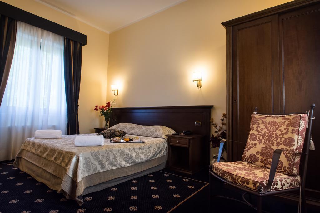 Antica Stazione Hotel Chiaramonte Gulfi Exterior photo