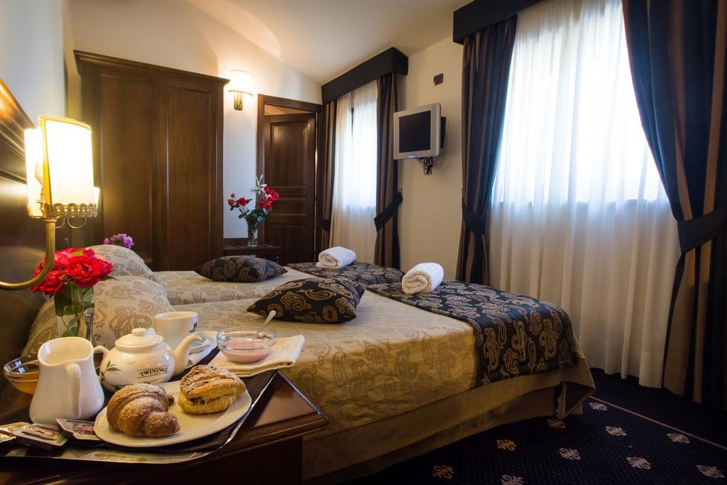 Antica Stazione Hotel Chiaramonte Gulfi Room photo