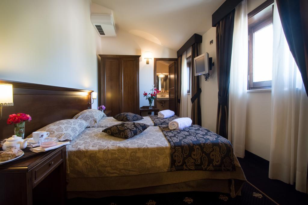 Antica Stazione Hotel Chiaramonte Gulfi Room photo