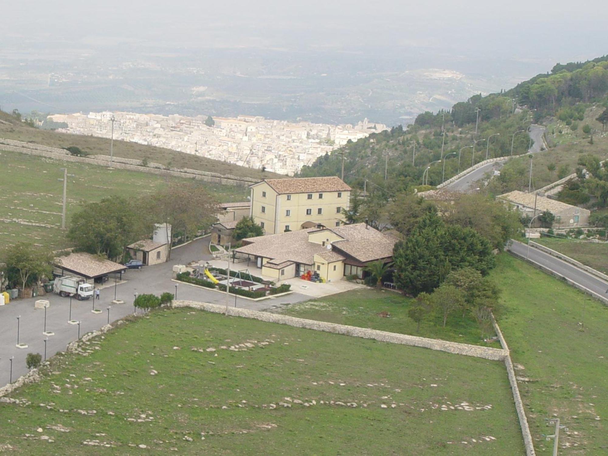 Antica Stazione Hotel Chiaramonte Gulfi Exterior photo
