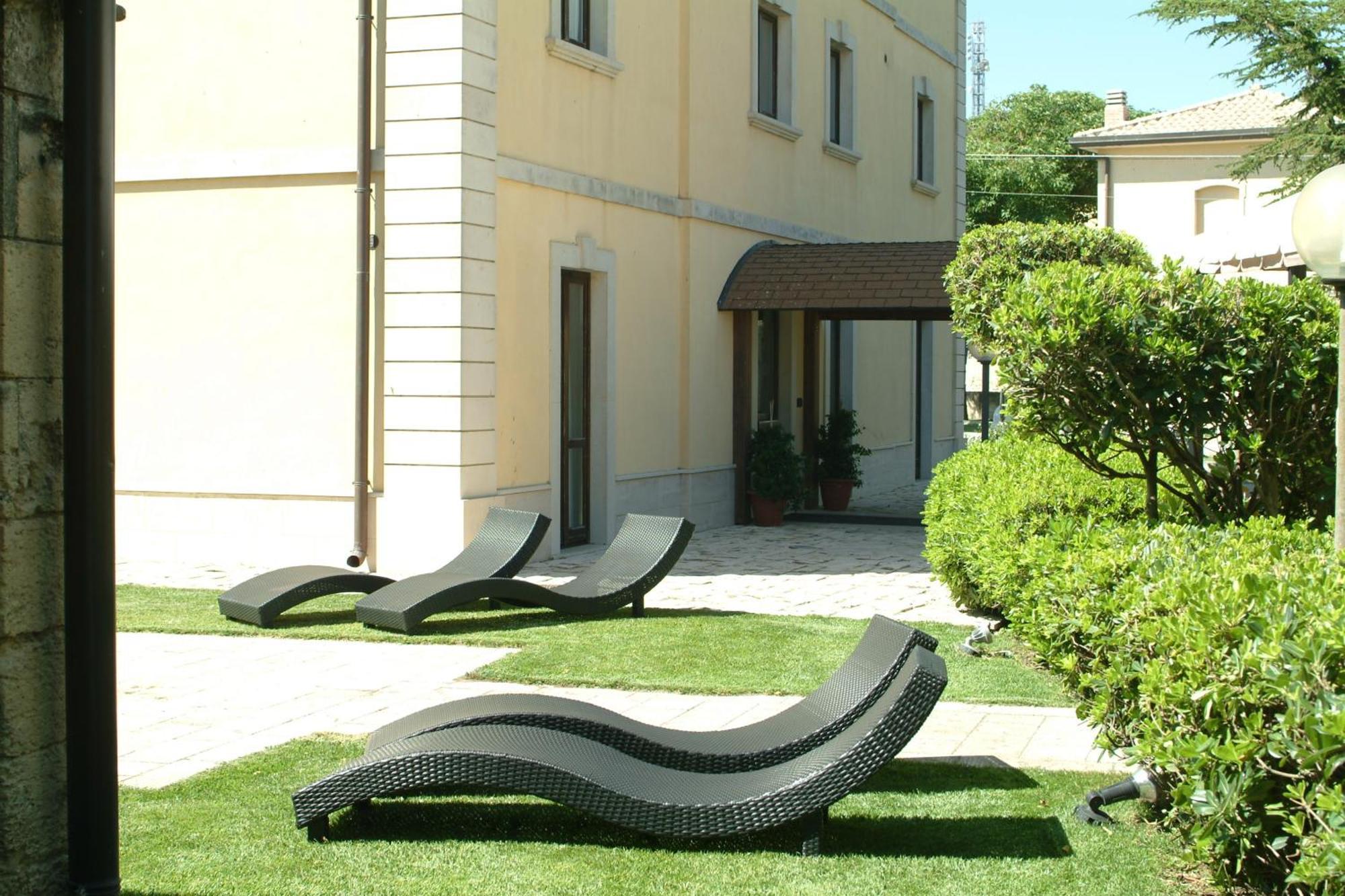 Antica Stazione Hotel Chiaramonte Gulfi Exterior photo